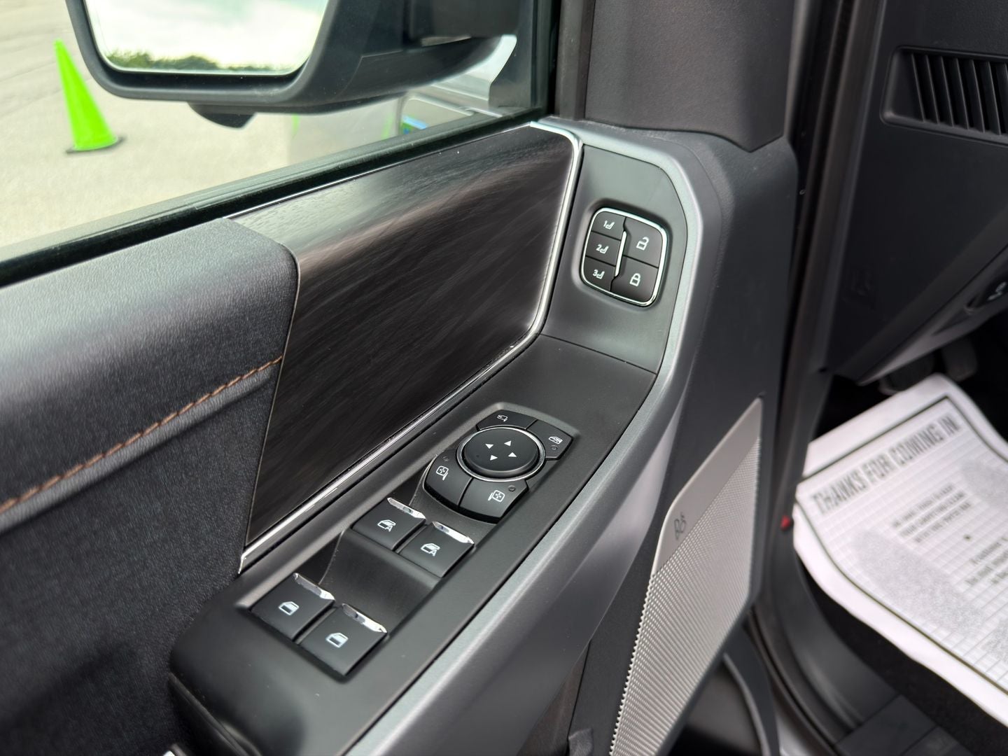 2024 Ford F-150 Lightning LARIAT