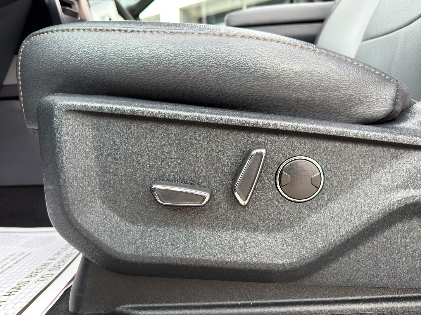 2024 Ford F-150 Lightning LARIAT