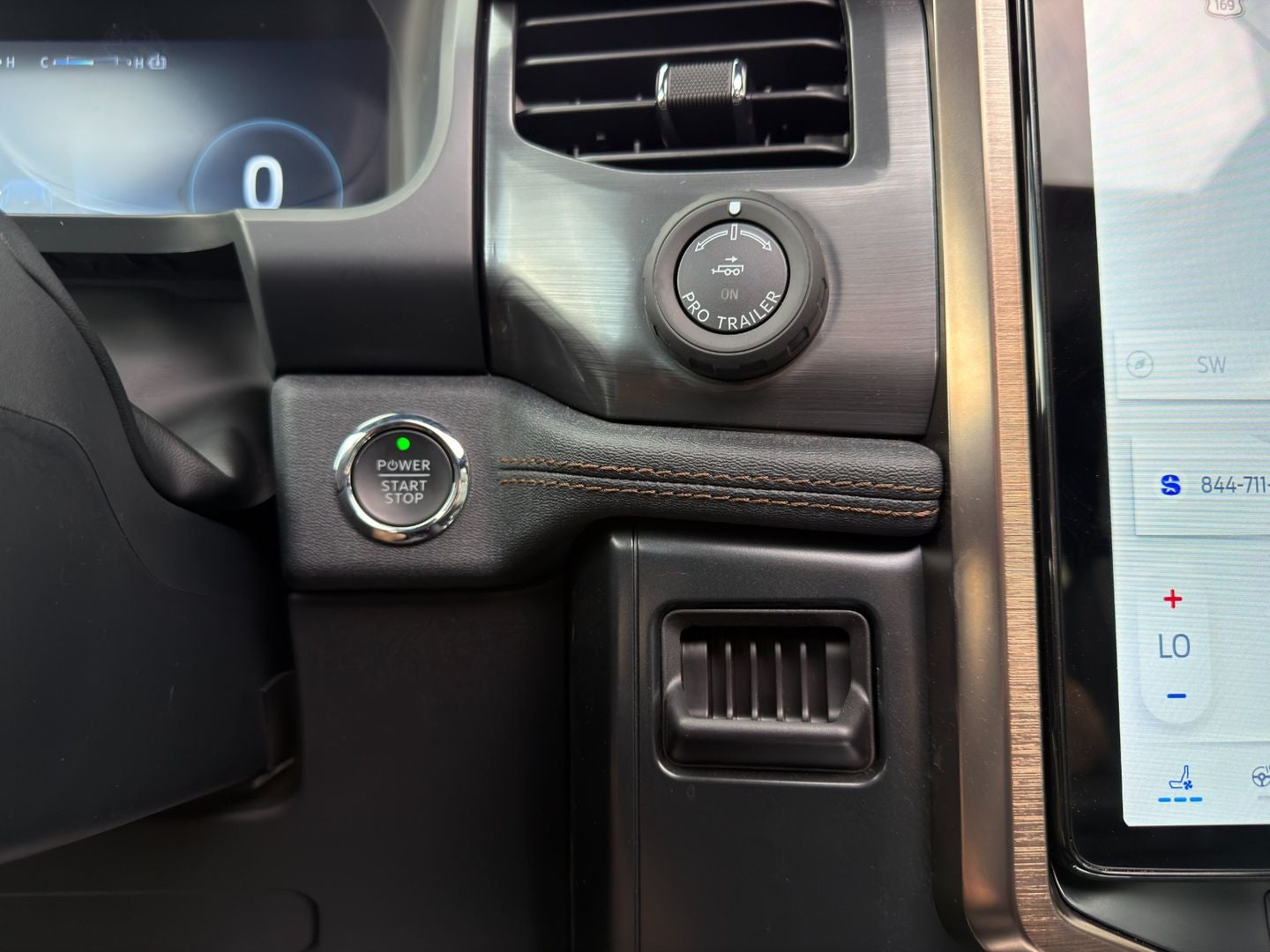 2024 Ford F-150 Lightning LARIAT