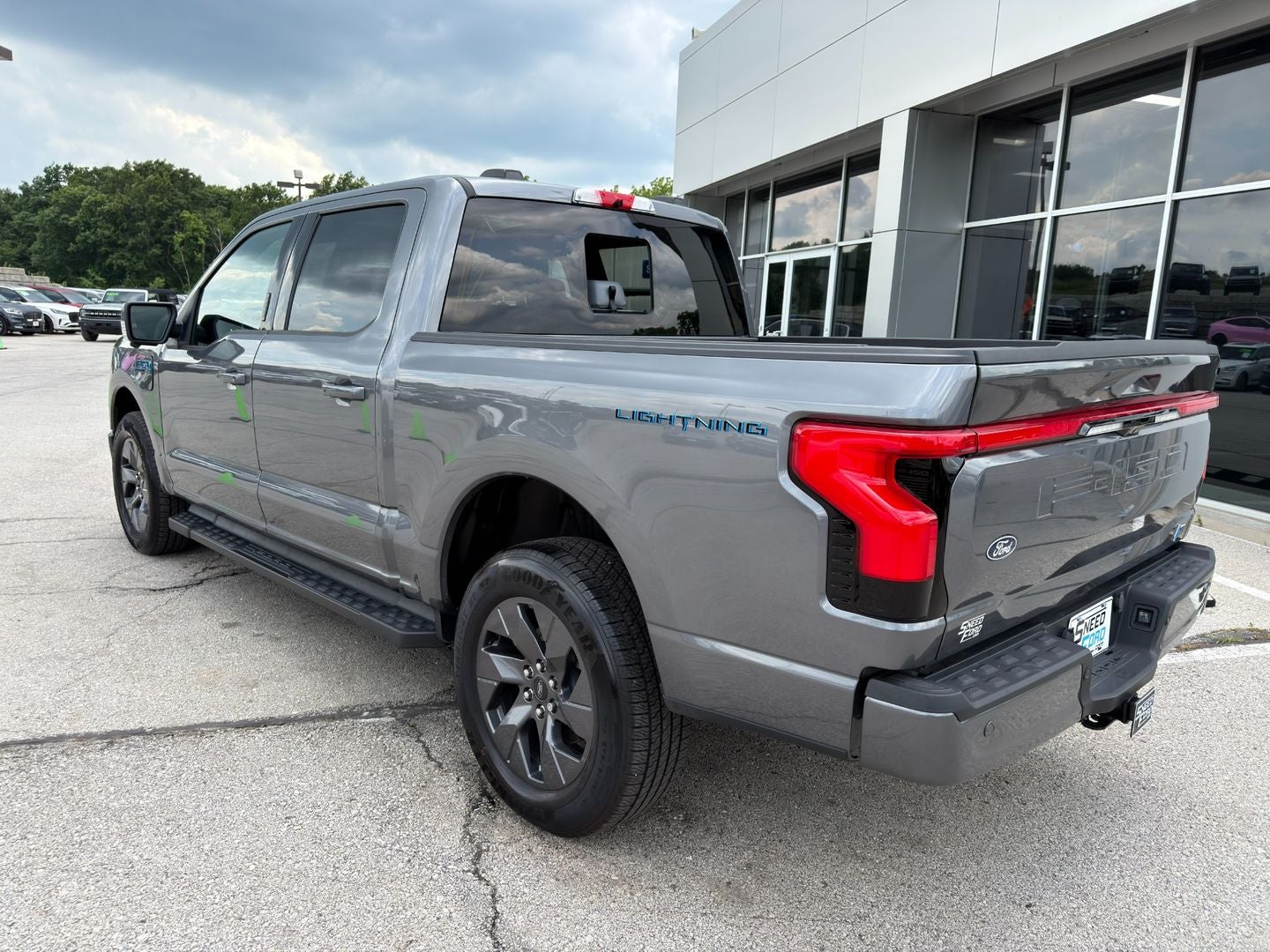 2024 Ford F-150 Lightning LARIAT