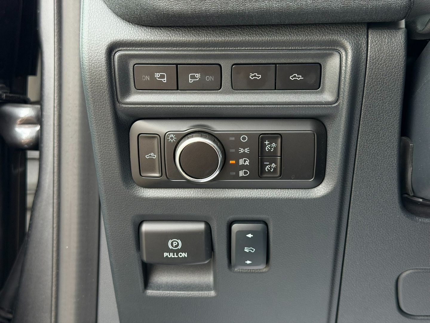 2024 Ford F-150 Lightning LARIAT