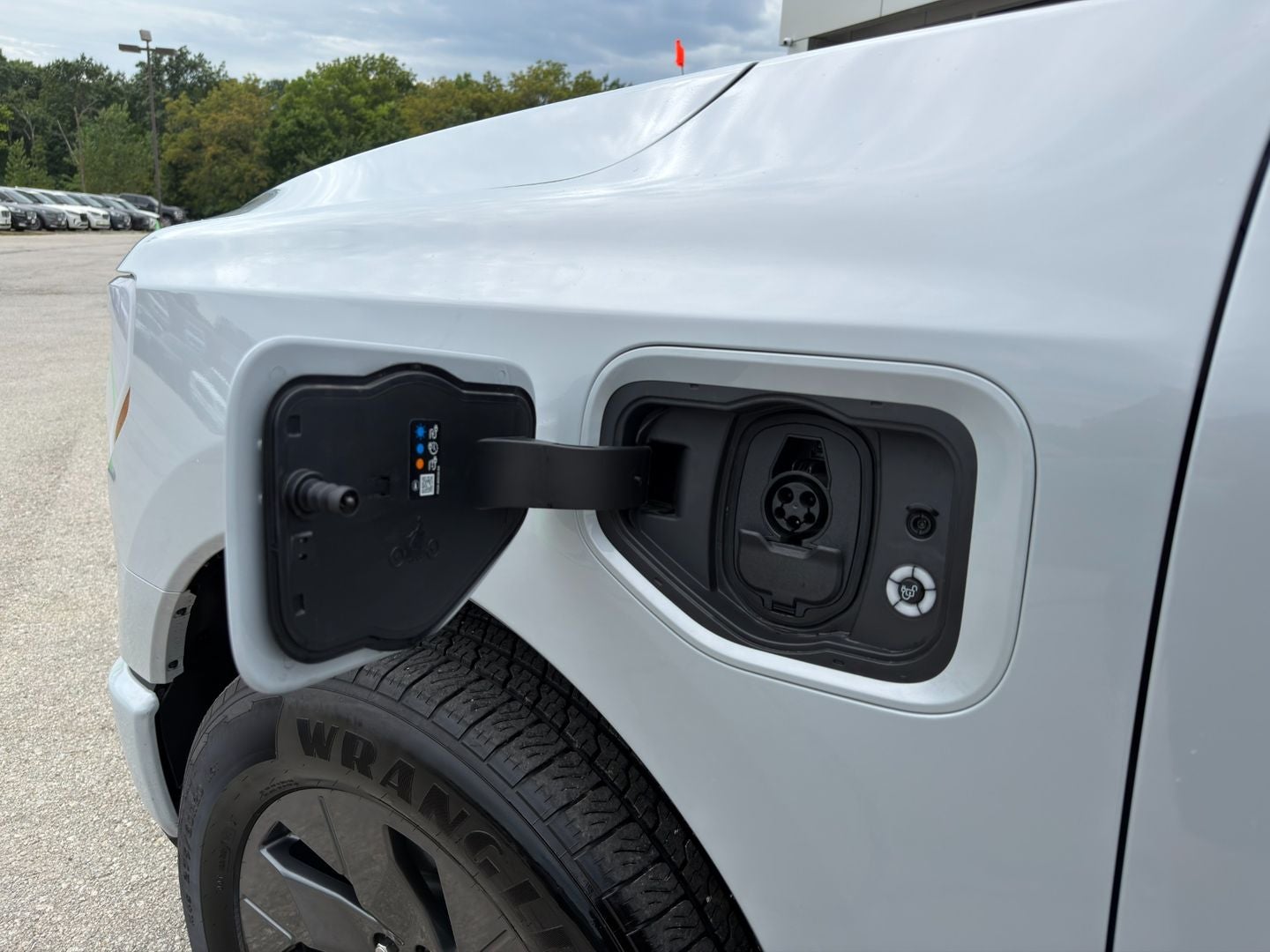 2025 Ford F-150 Lightning LARIAT