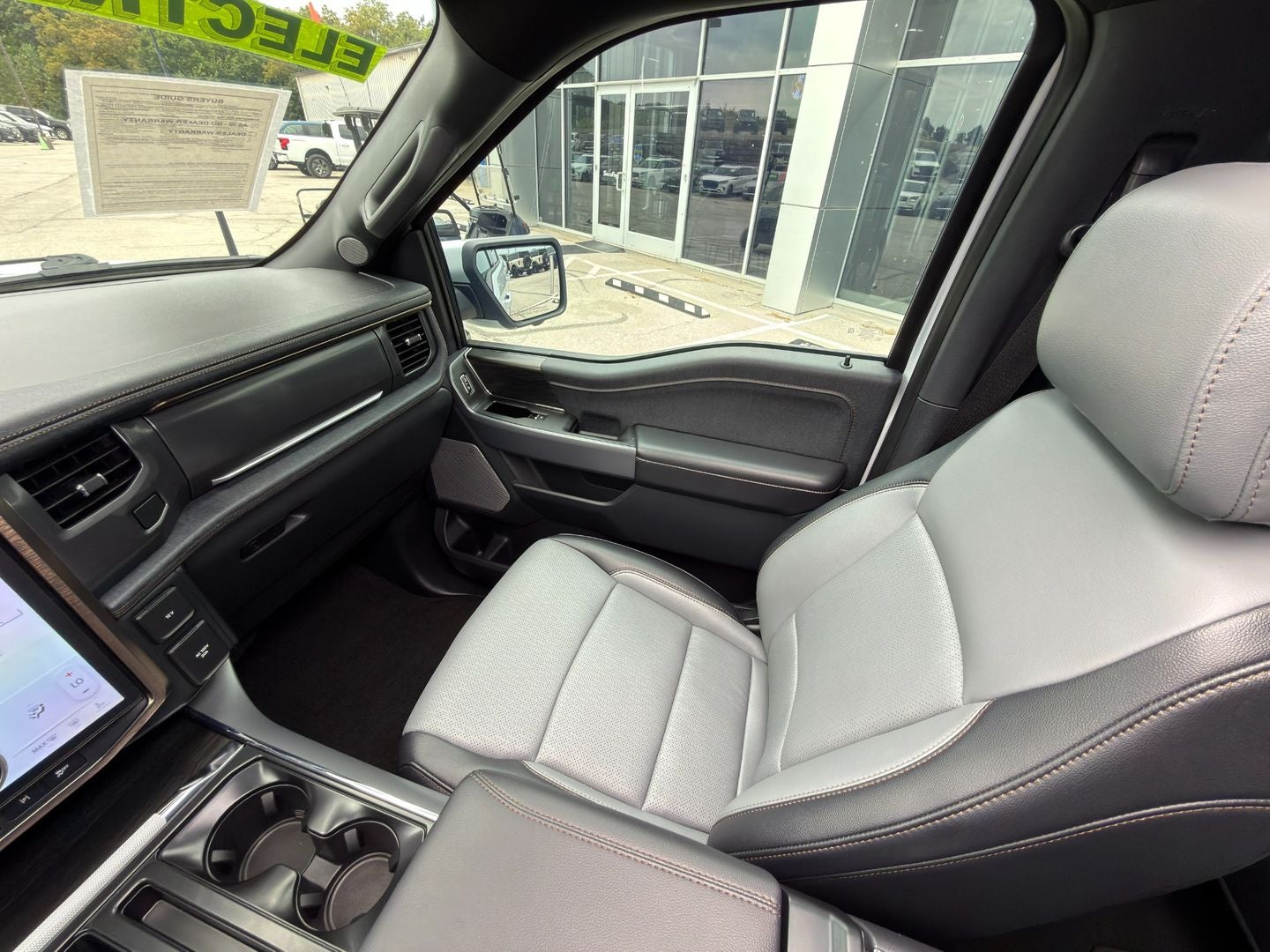 2025 Ford F-150 Lightning LARIAT