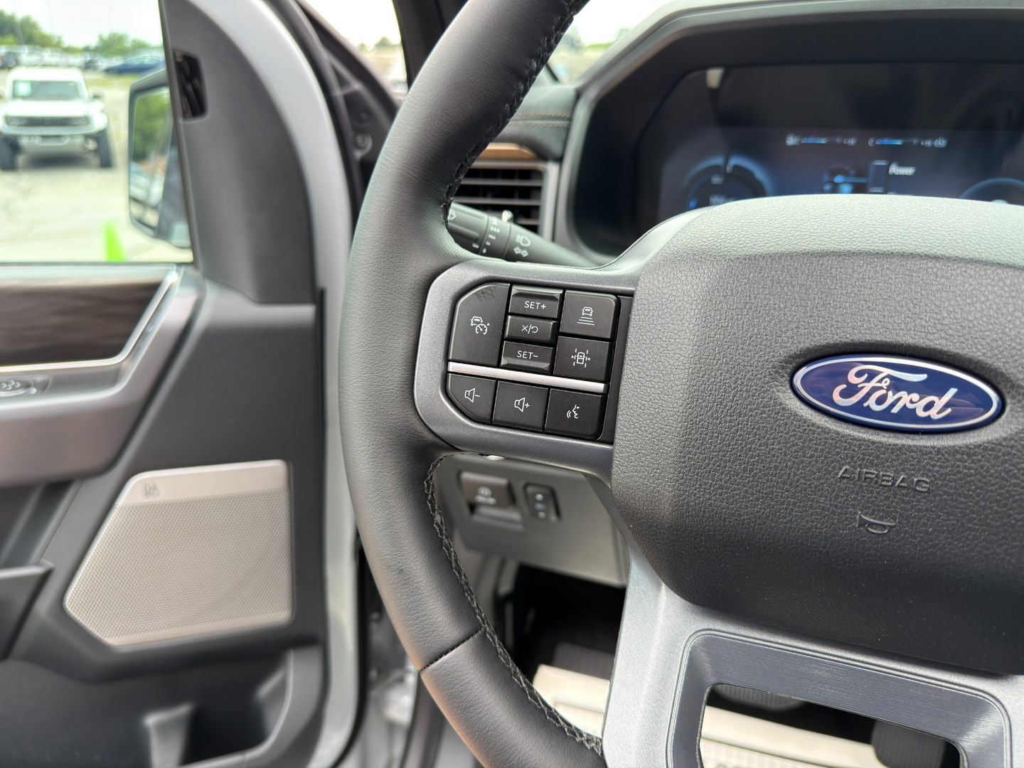 2025 Ford F-150 Lightning LARIAT
