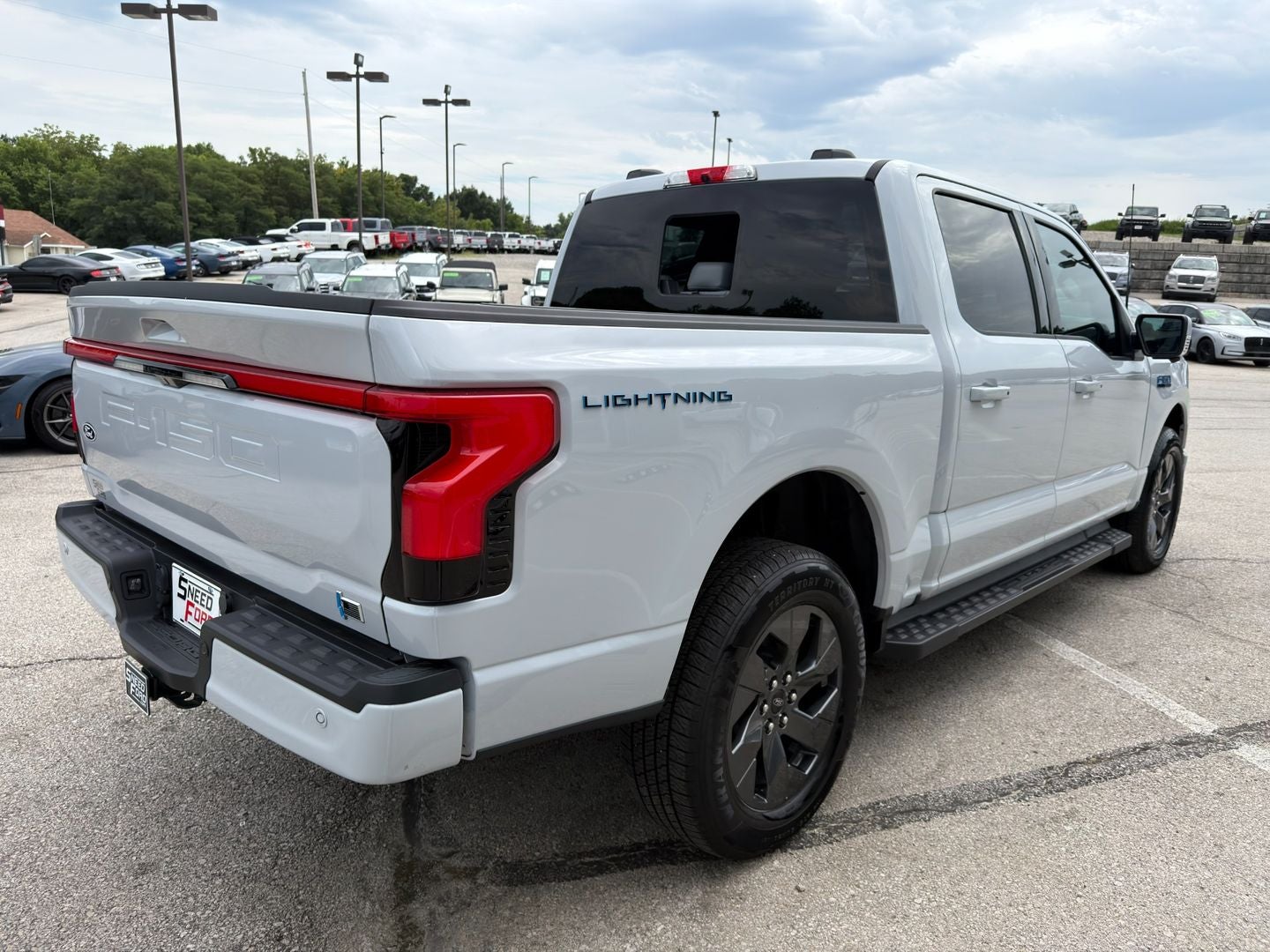 2025 Ford F-150 Lightning LARIAT