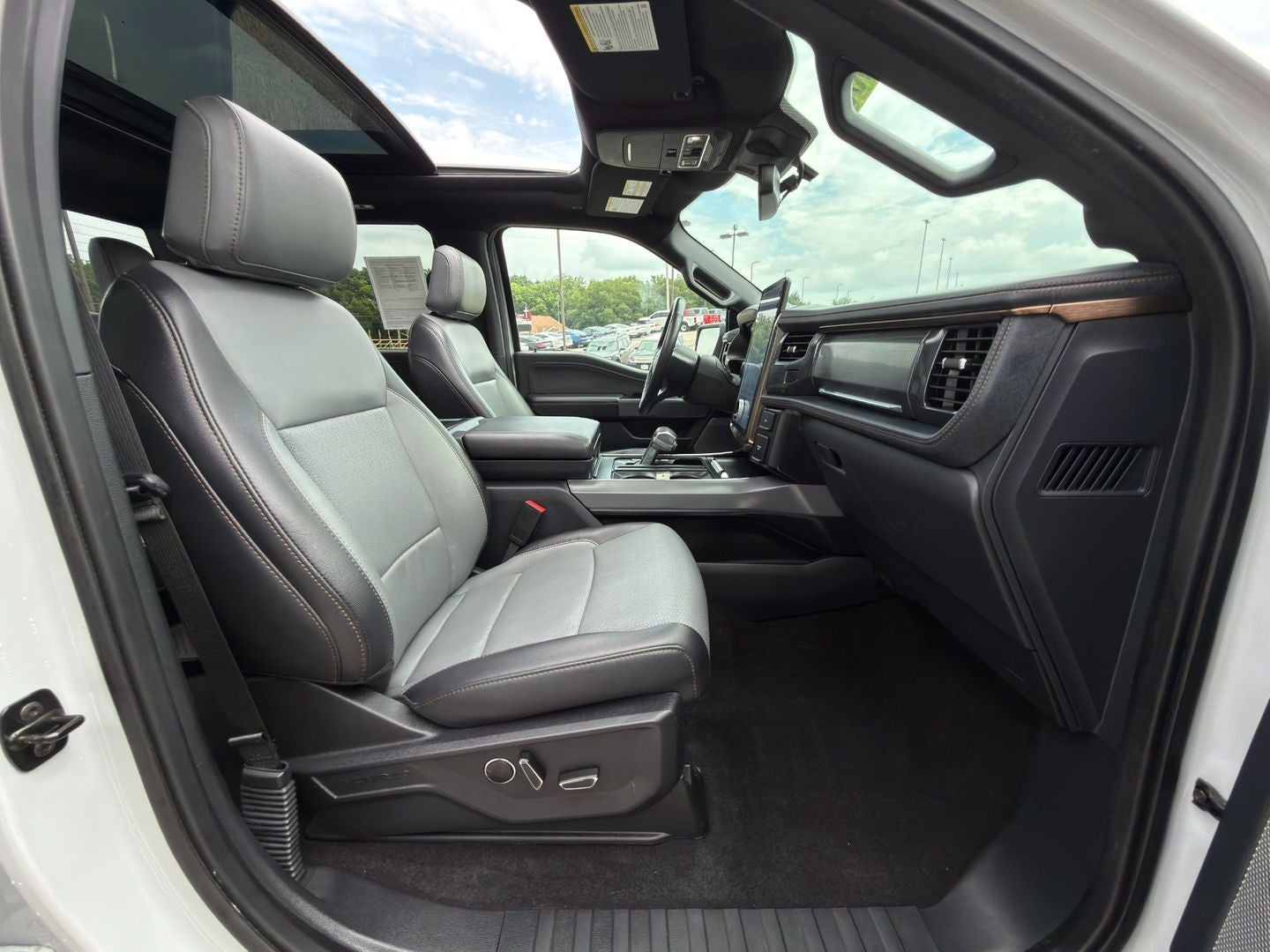 2024 Ford F-150 Lightning LARIAT