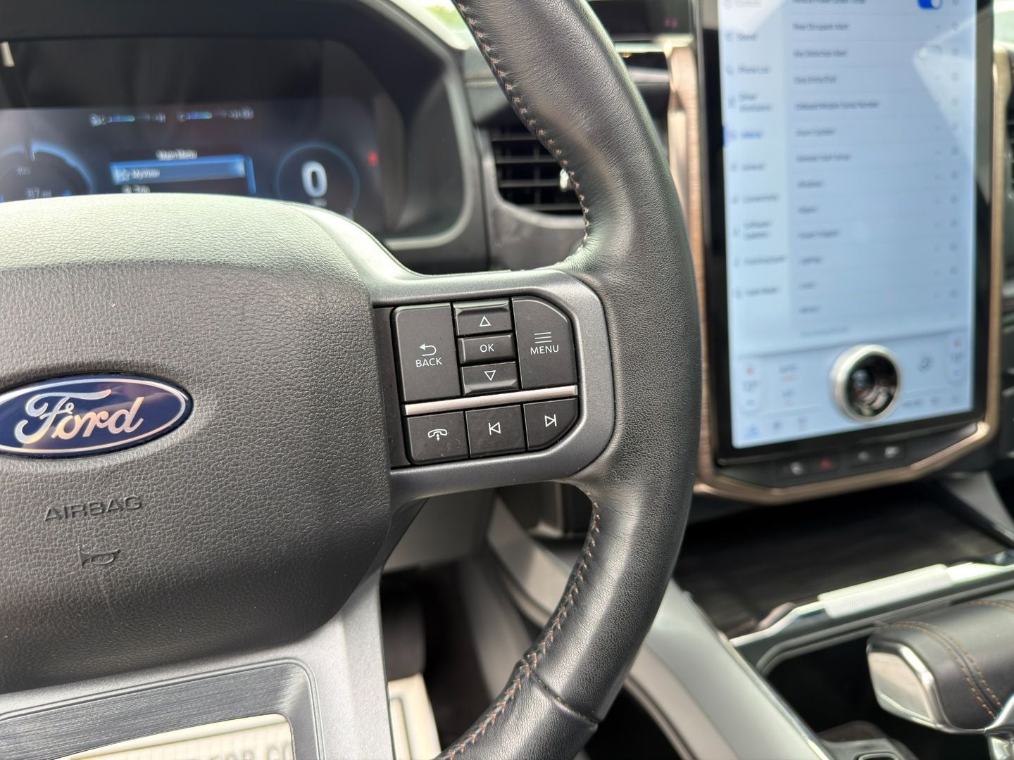2024 Ford F-150 Lightning LARIAT