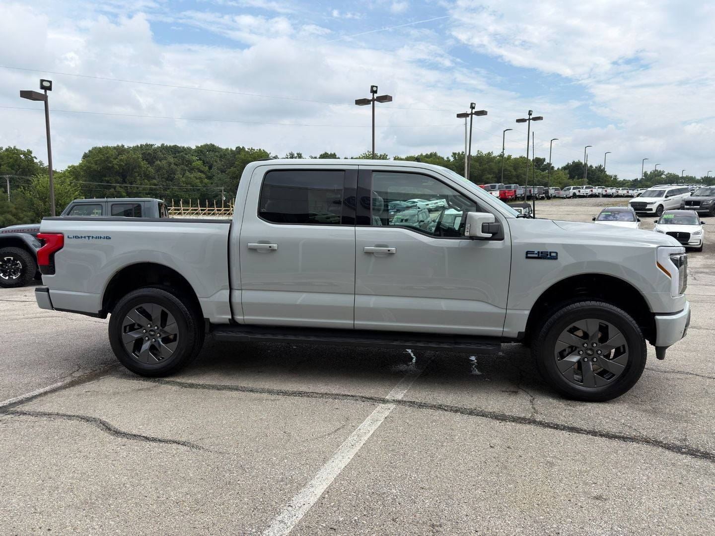 2024 Ford F-150 Lightning LARIAT