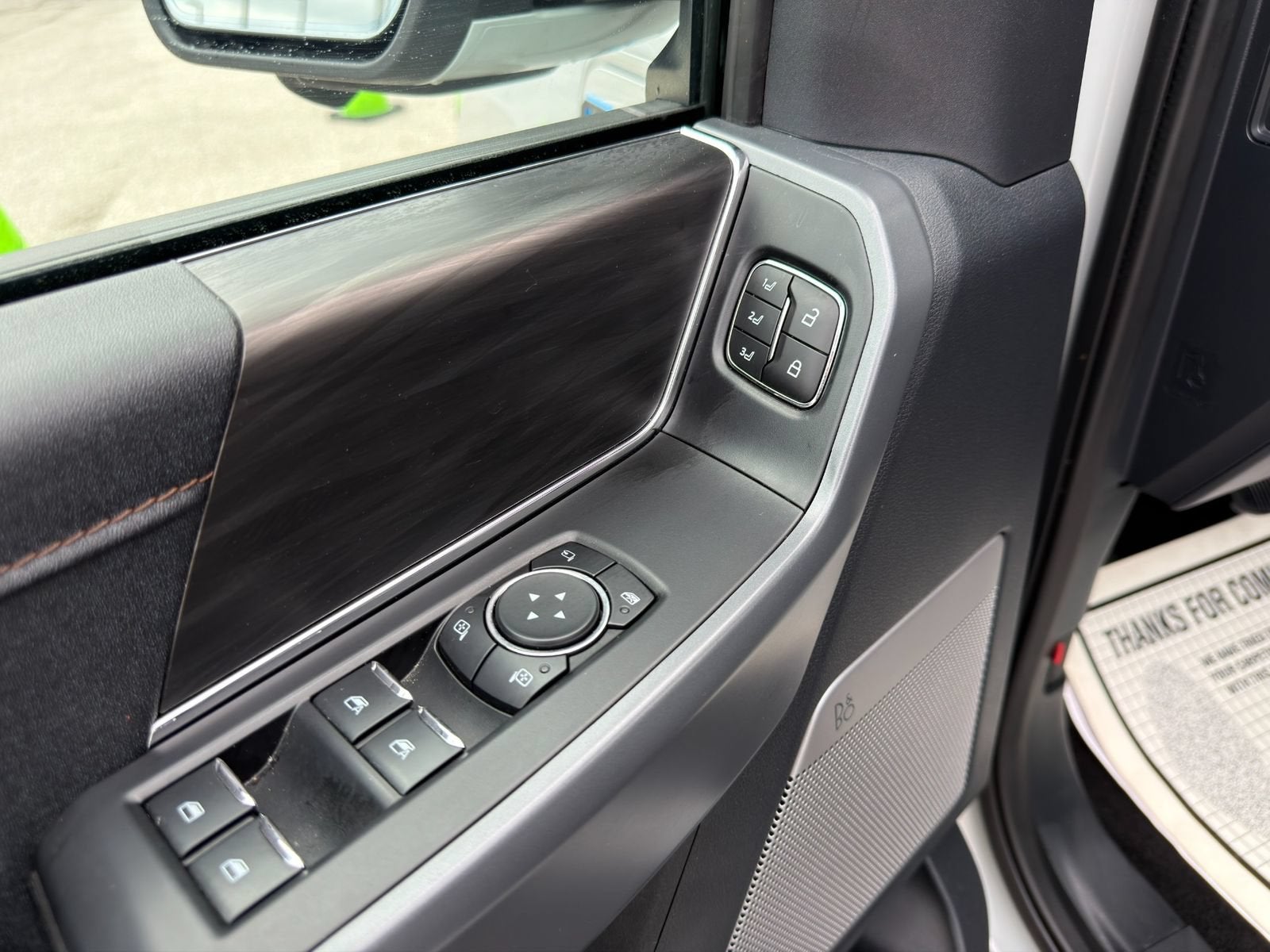 2024 Ford F-150 Lightning LARIAT