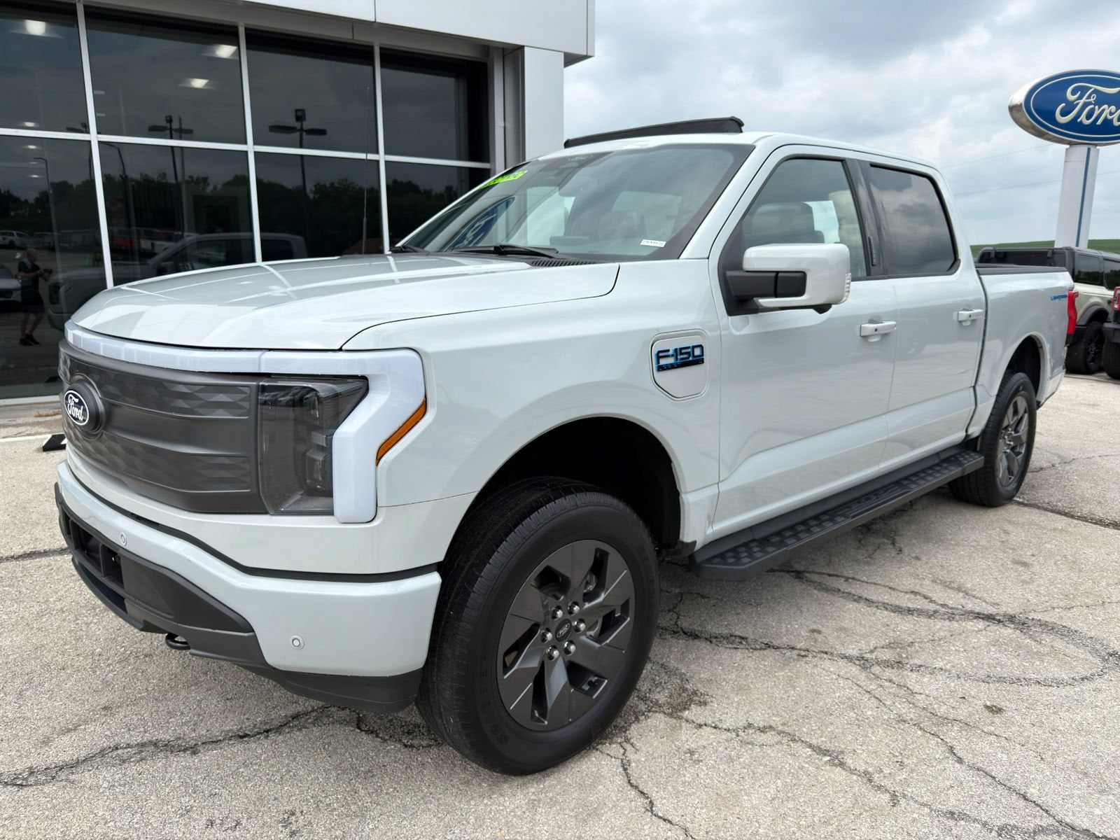 2024 Ford F-150 Lightning LARIAT