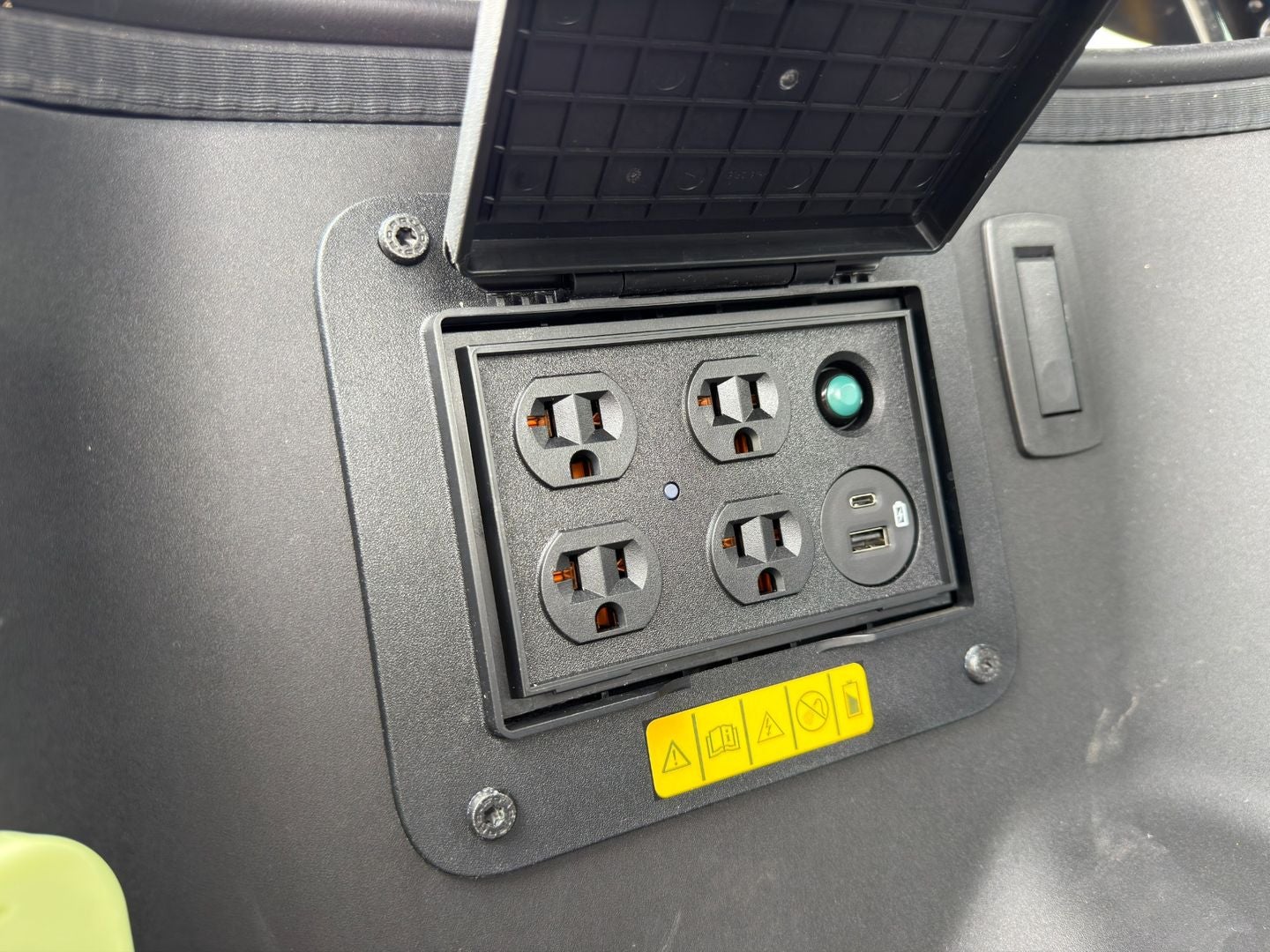 2024 Ford F-150 Lightning LARIAT