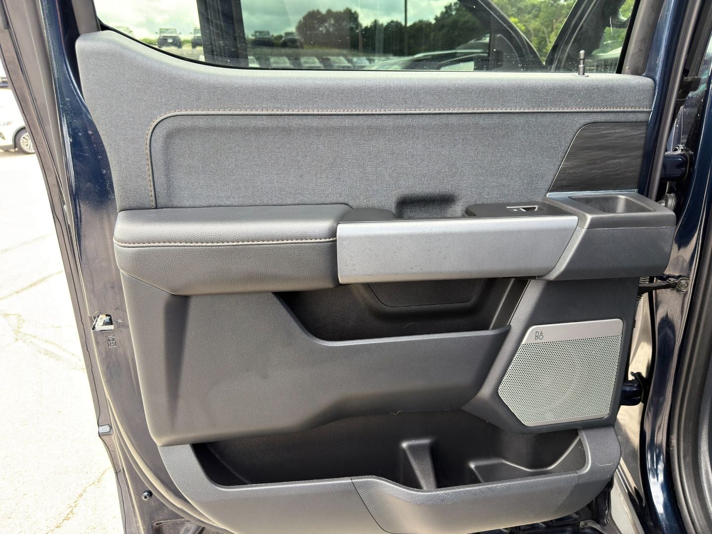 2024 Ford F-150 Lightning LARIAT