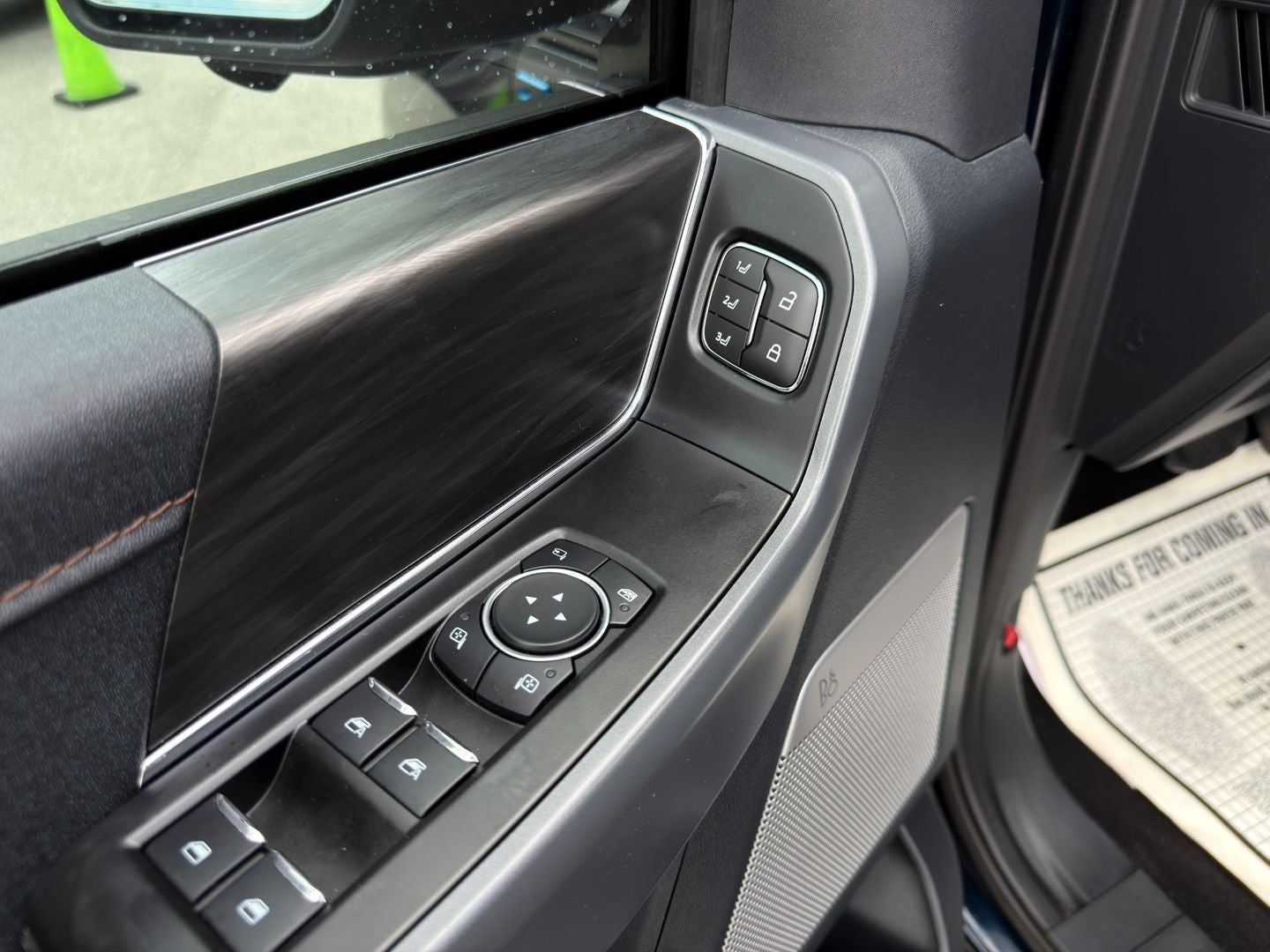 2024 Ford F-150 Lightning LARIAT
