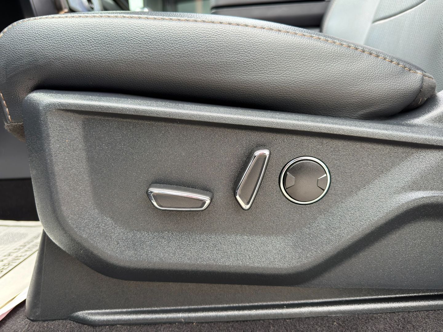 2024 Ford F-150 Lightning LARIAT