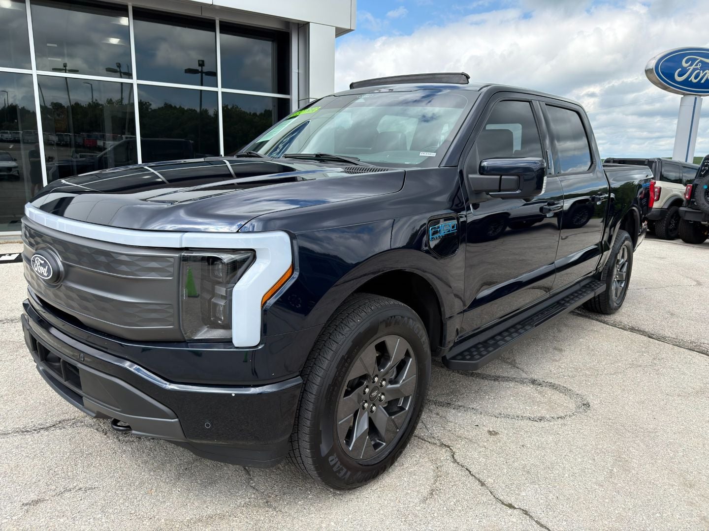 2024 Ford F-150 Lightning LARIAT