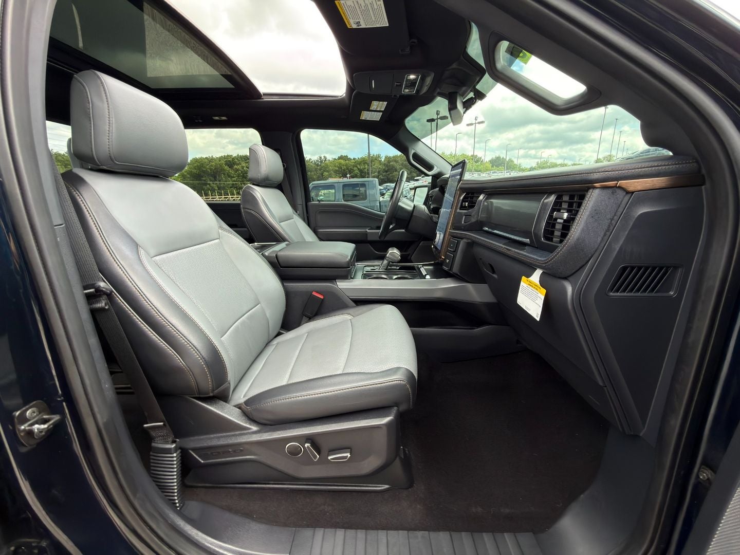 2024 Ford F-150 Lightning LARIAT