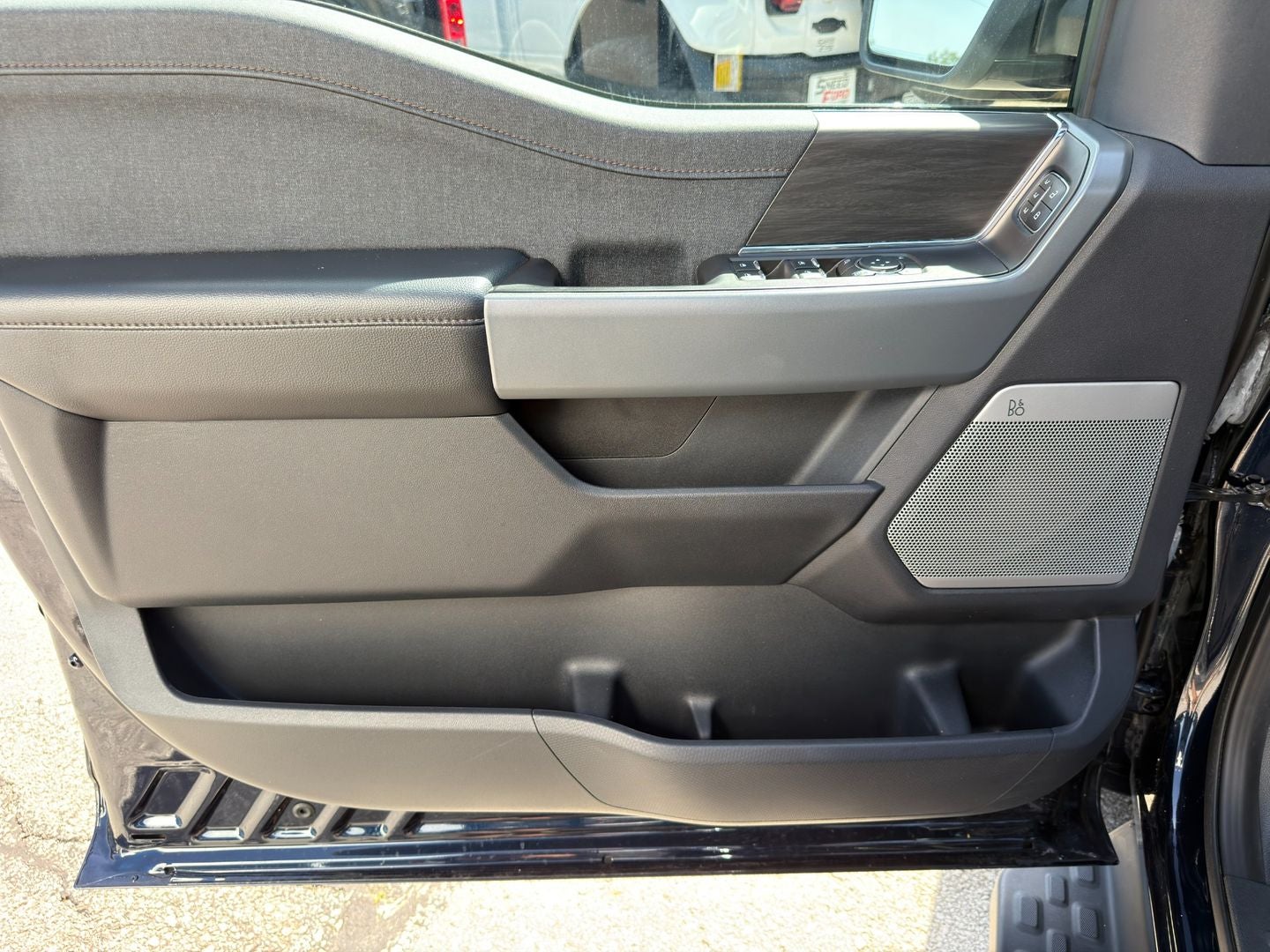2024 Ford F-150 Lightning LARIAT