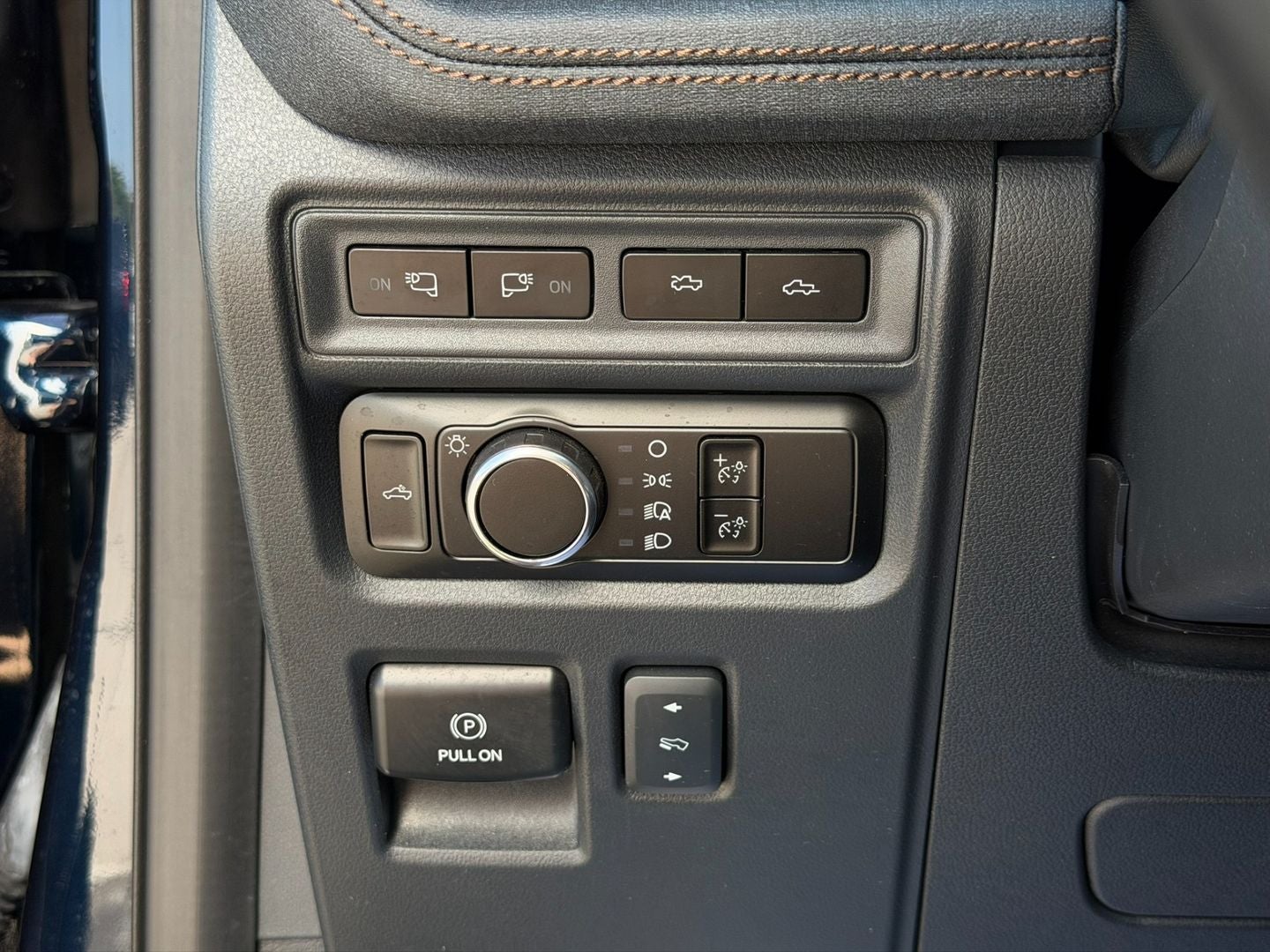 2024 Ford F-150 Lightning LARIAT