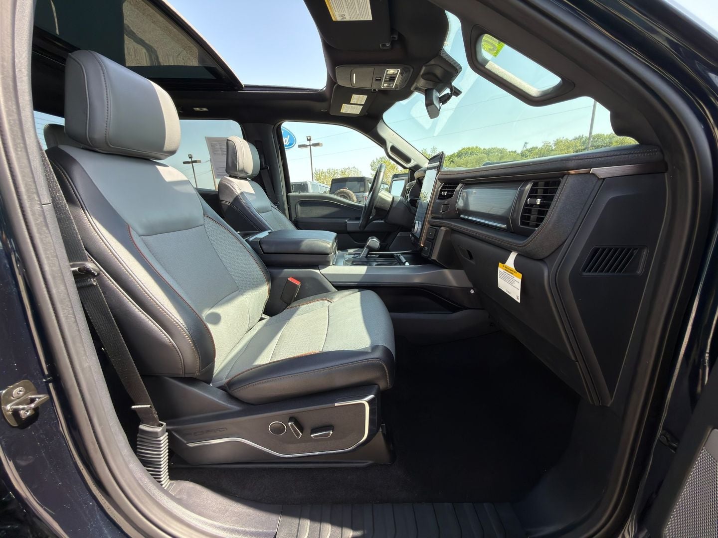 2024 Ford F-150 Lightning LARIAT
