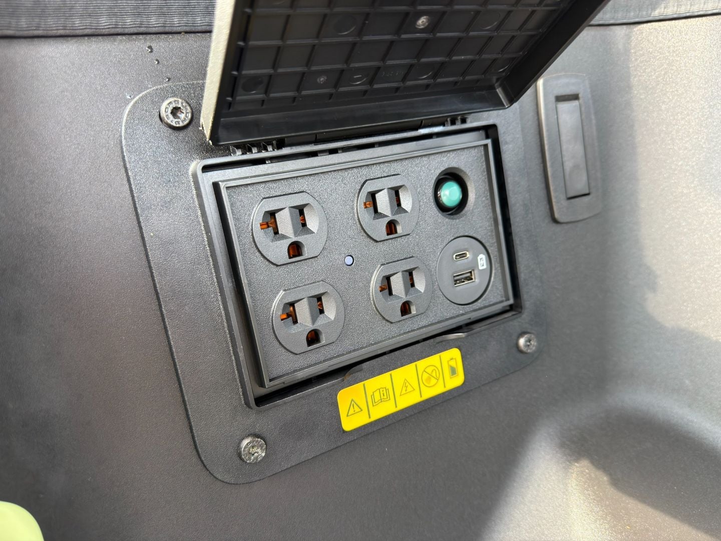 2024 Ford F-150 Lightning Platinum