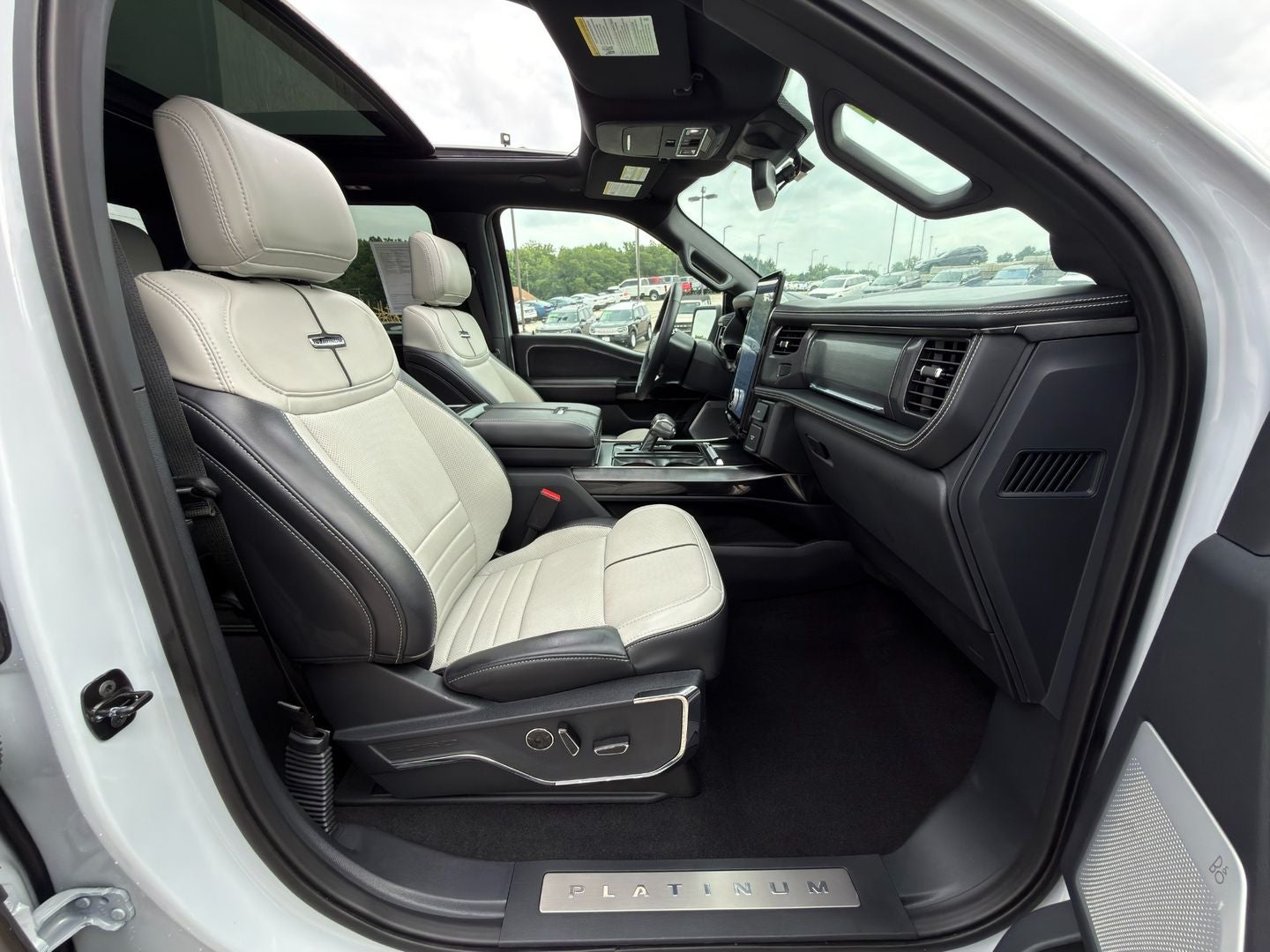 2025 Ford F-150 Lightning Platinum