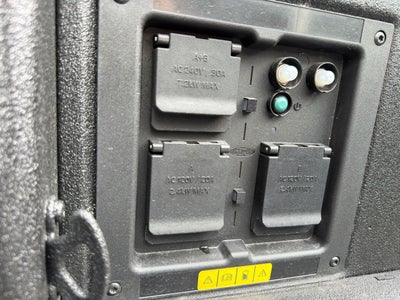 2025 Ford F-150 Lightning Platinum