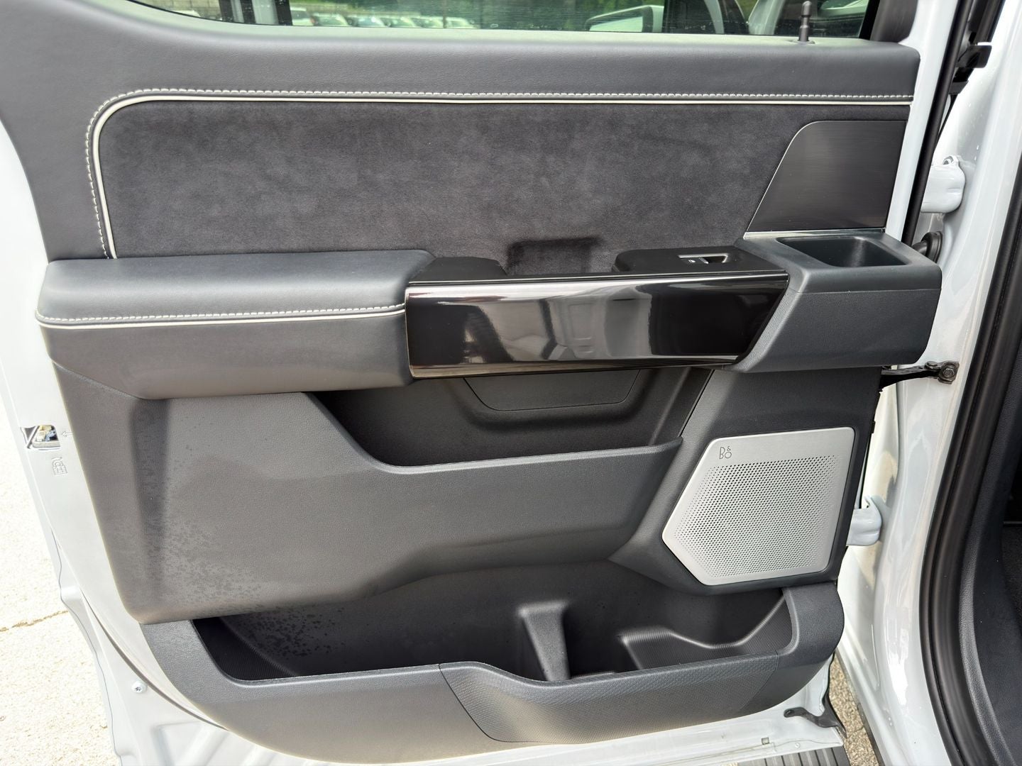 2025 Ford F-150 Lightning Platinum