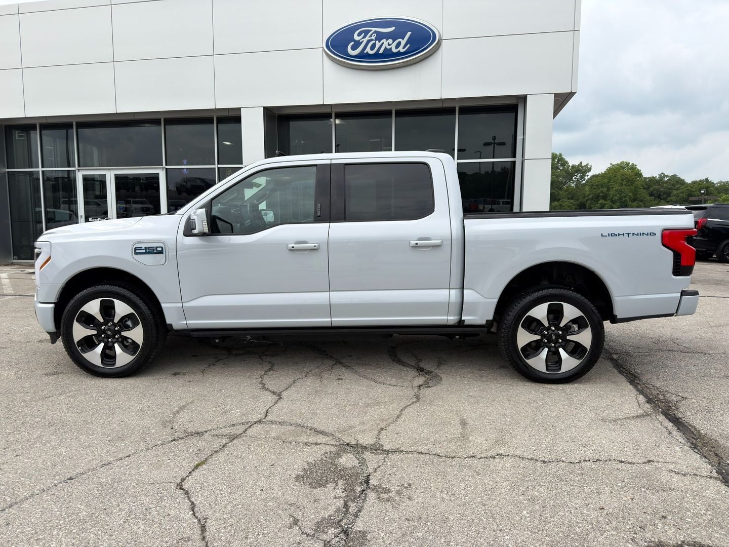 2025 Ford F-150 Lightning Platinum