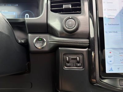 2025 Ford F-150 Lightning Platinum