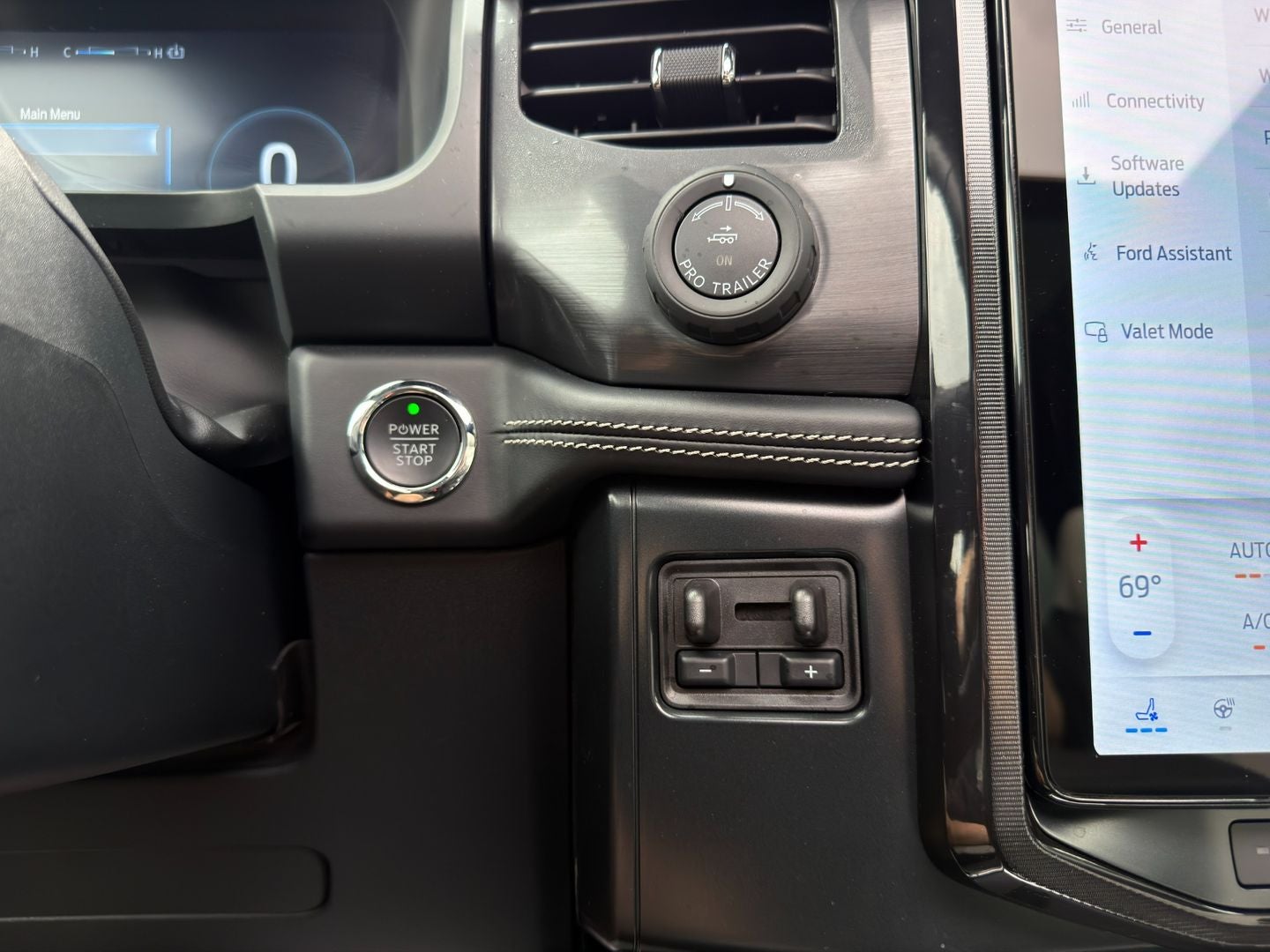 2025 Ford F-150 Lightning Platinum