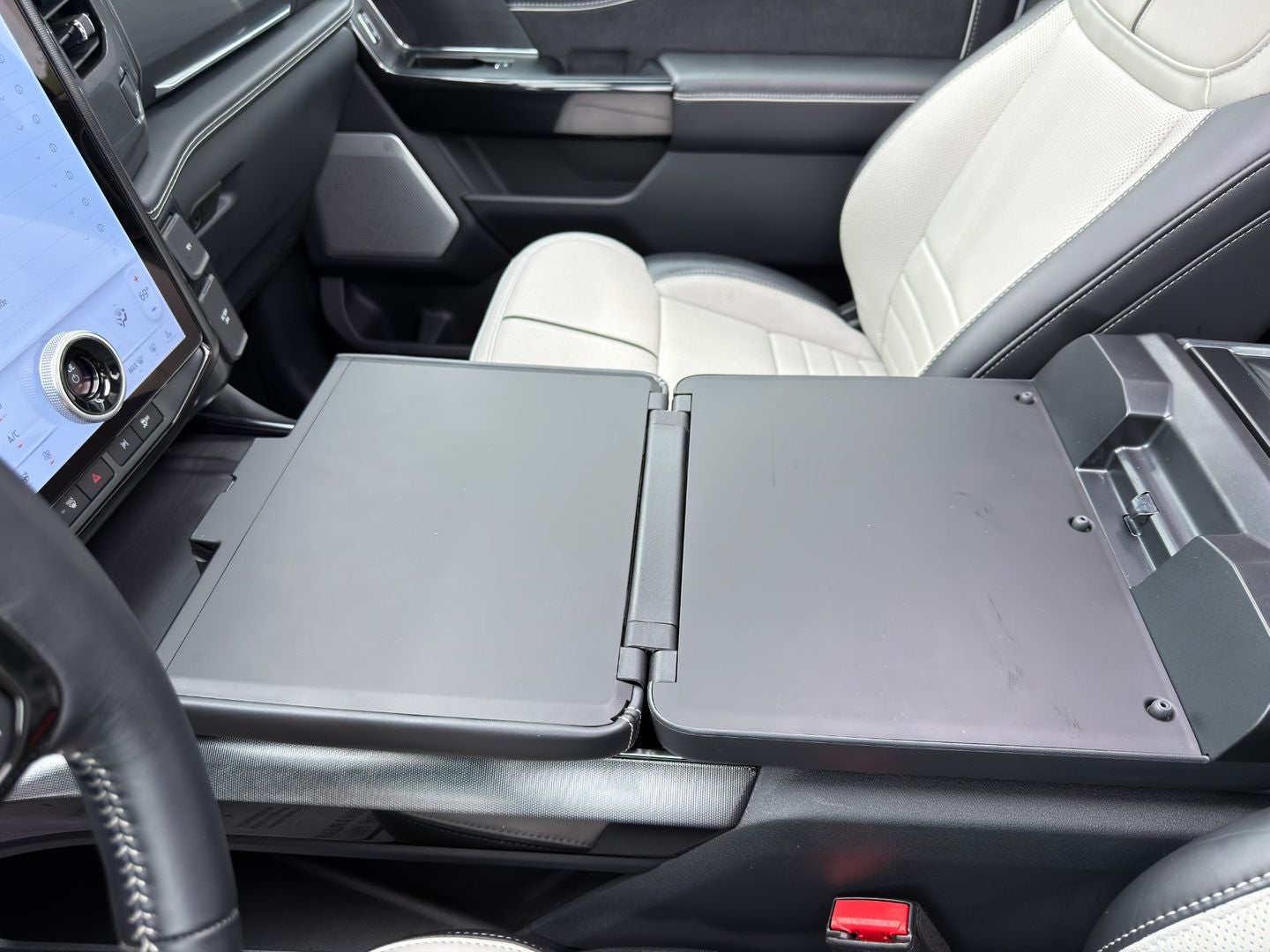 2025 Ford F-150 Lightning Platinum