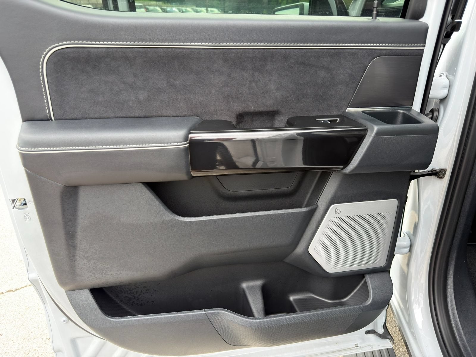 2025 Ford F-150 Lightning Platinum