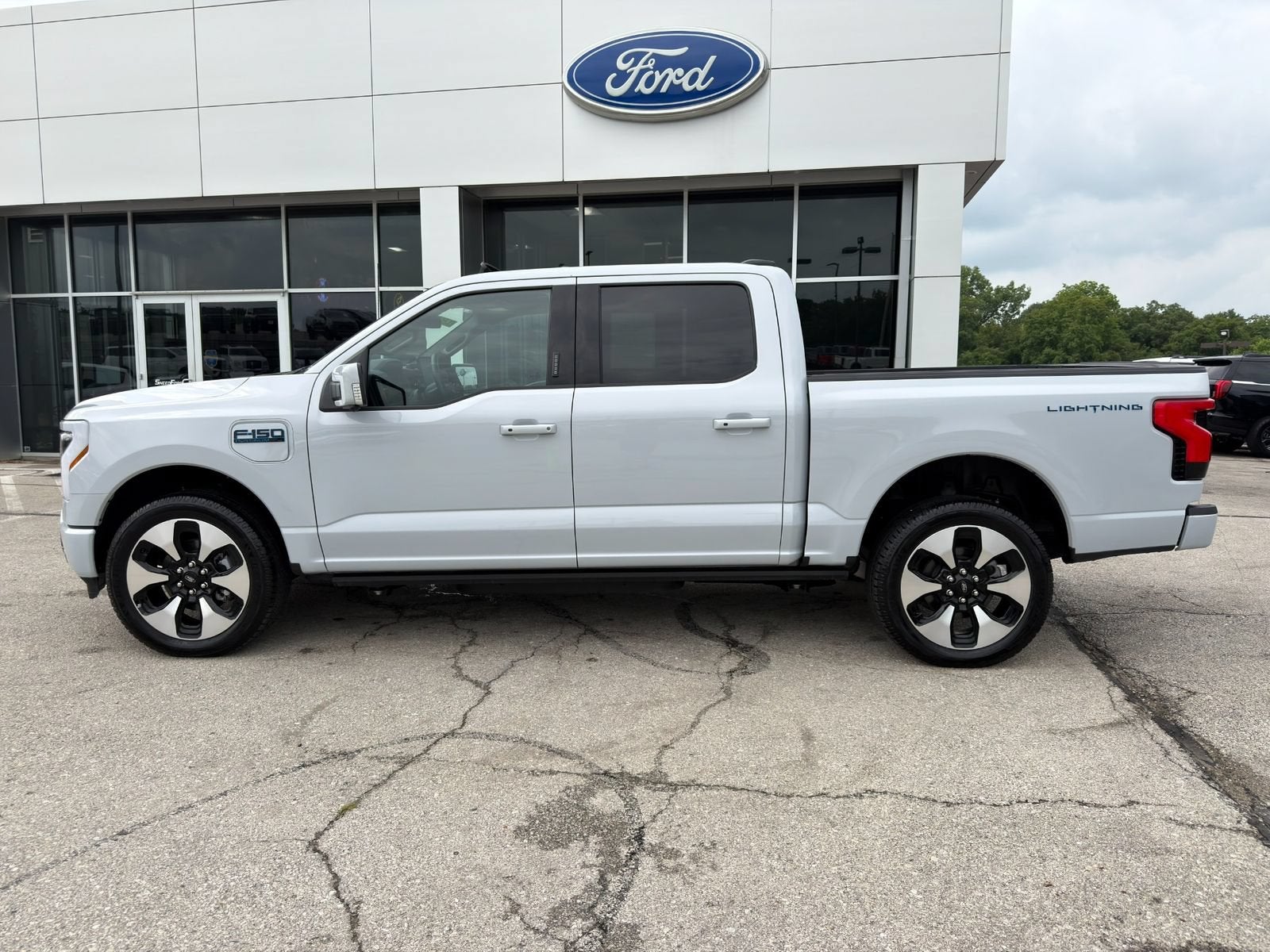 2025 Ford F-150 Lightning Platinum