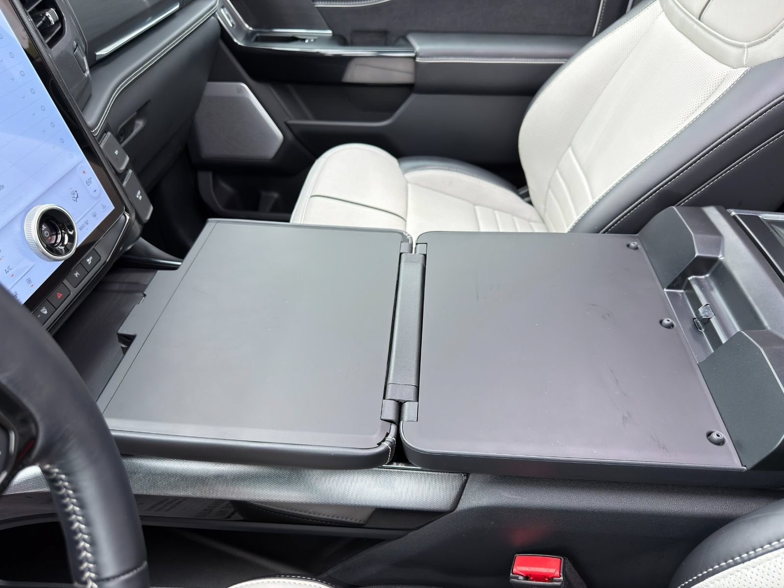 2025 Ford F-150 Lightning Platinum
