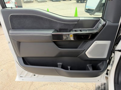 2025 Ford F-150 Lightning Platinum
