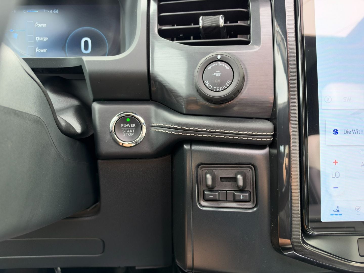 2025 Ford F-150 Lightning Platinum