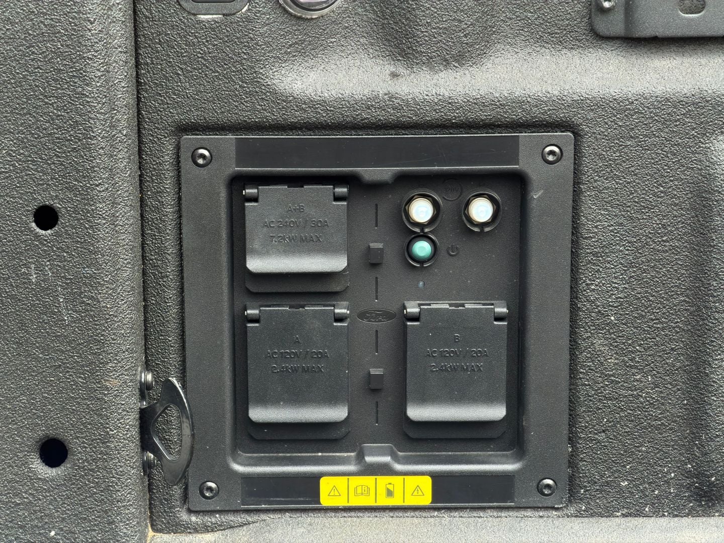 2025 Ford F-150 Lightning Platinum