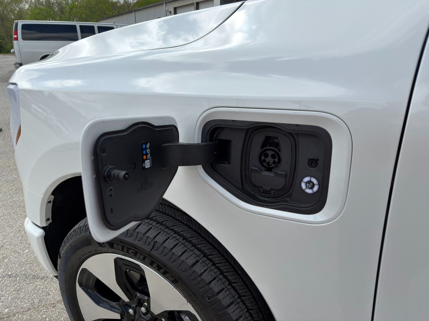 2025 Ford F-150 Lightning Platinum