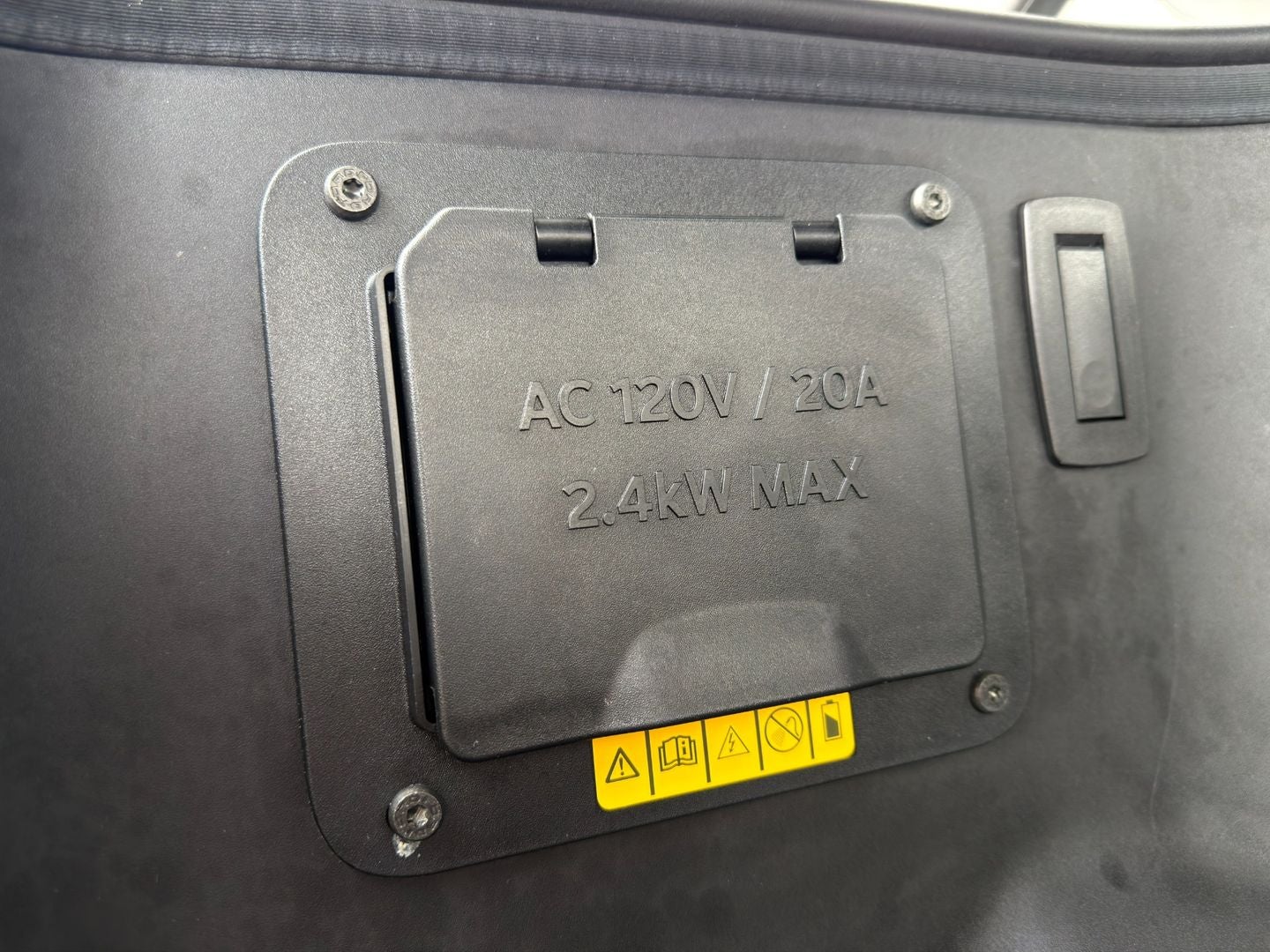 2025 Ford F-150 Lightning Platinum