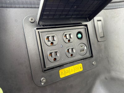 2025 Ford F-150 Lightning Platinum