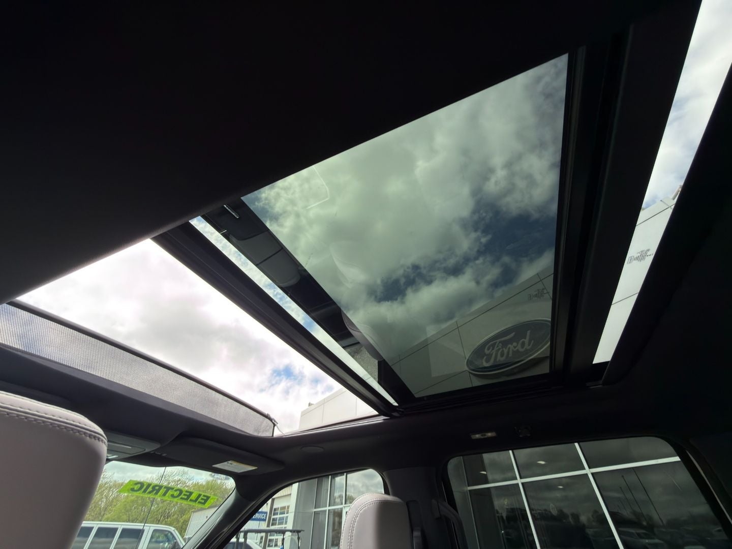 2025 Ford F-150 Lightning Platinum