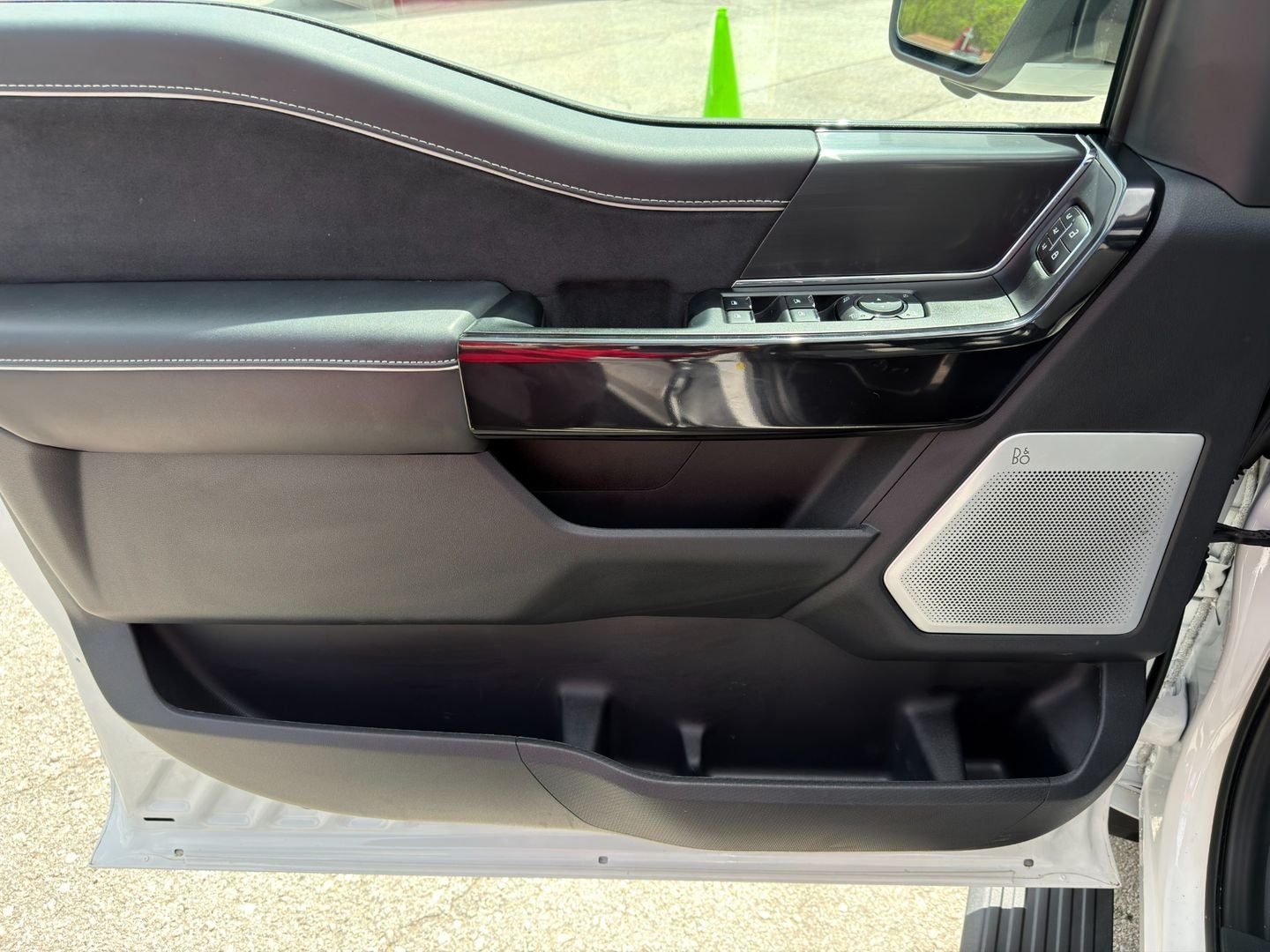 2025 Ford F-150 Lightning Platinum