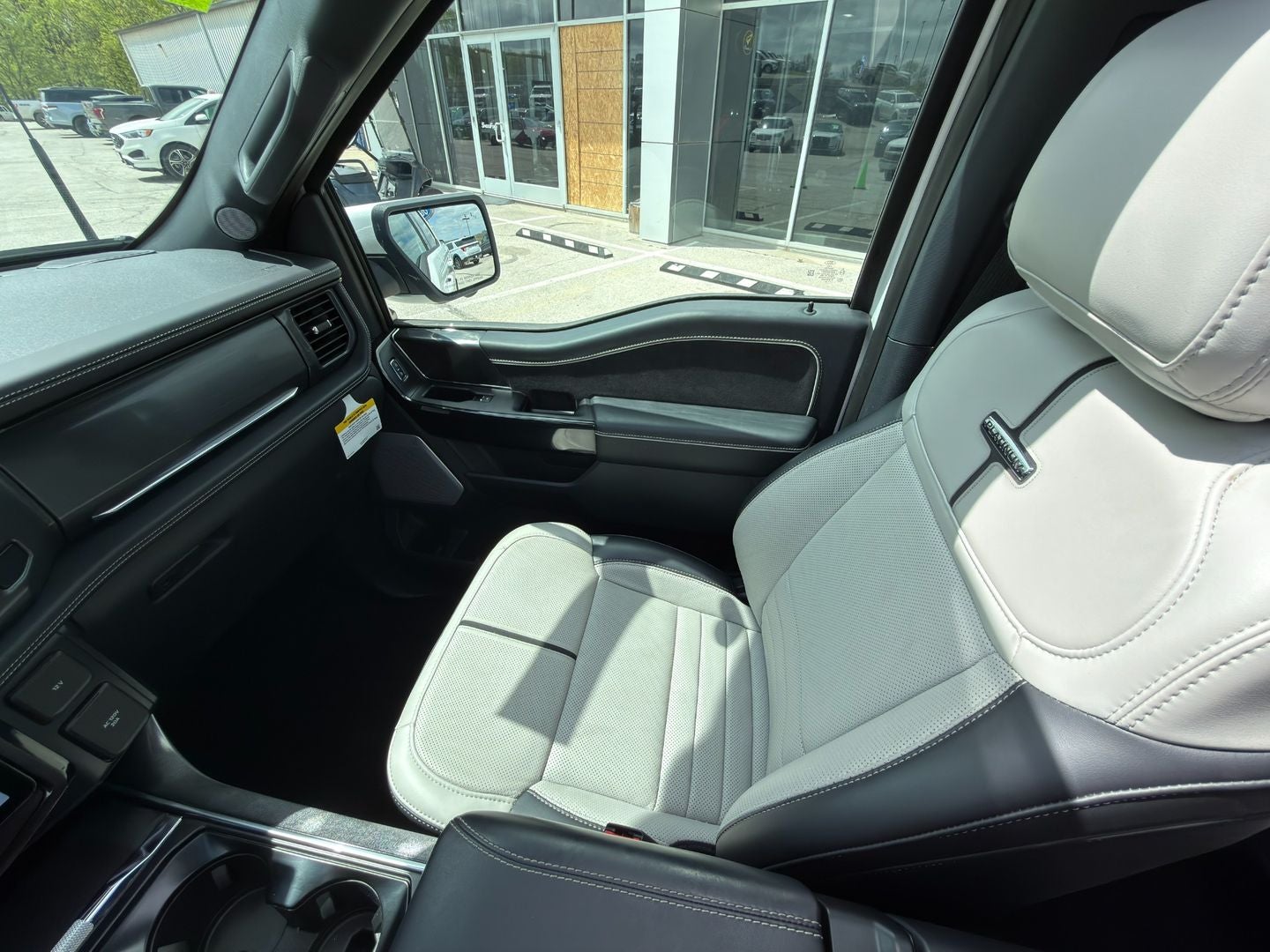 2025 Ford F-150 Lightning Platinum