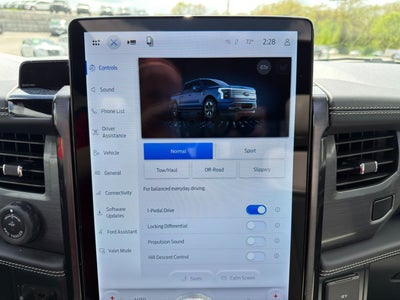 2025 Ford F-150 Lightning Platinum