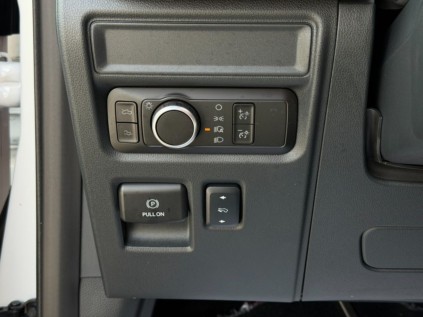 2025 Ford F-150 Lightning Platinum