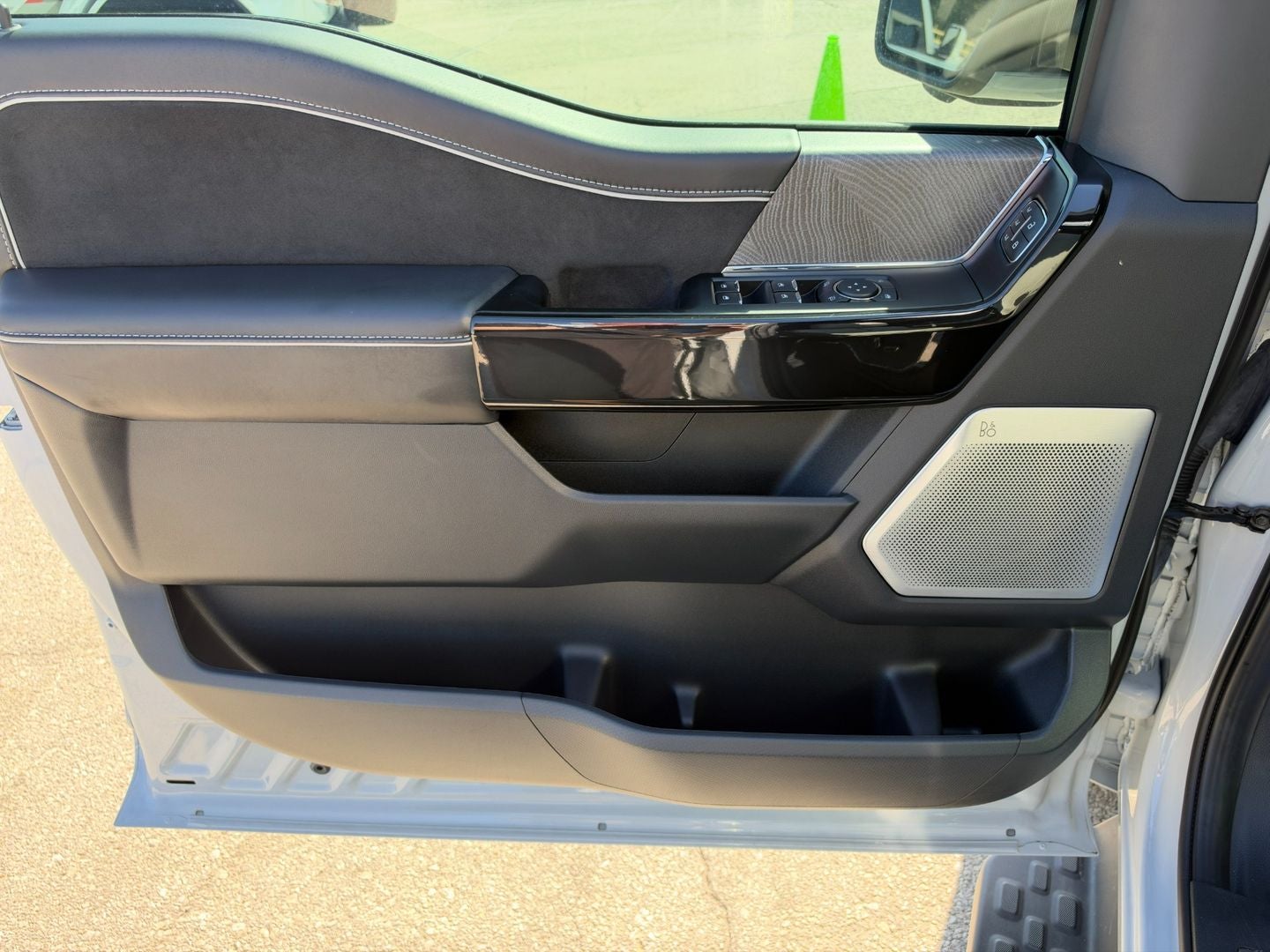 2024 Ford F-150 Lightning Platinum