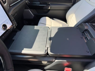 2025 Ford F-150 Lightning Platinum