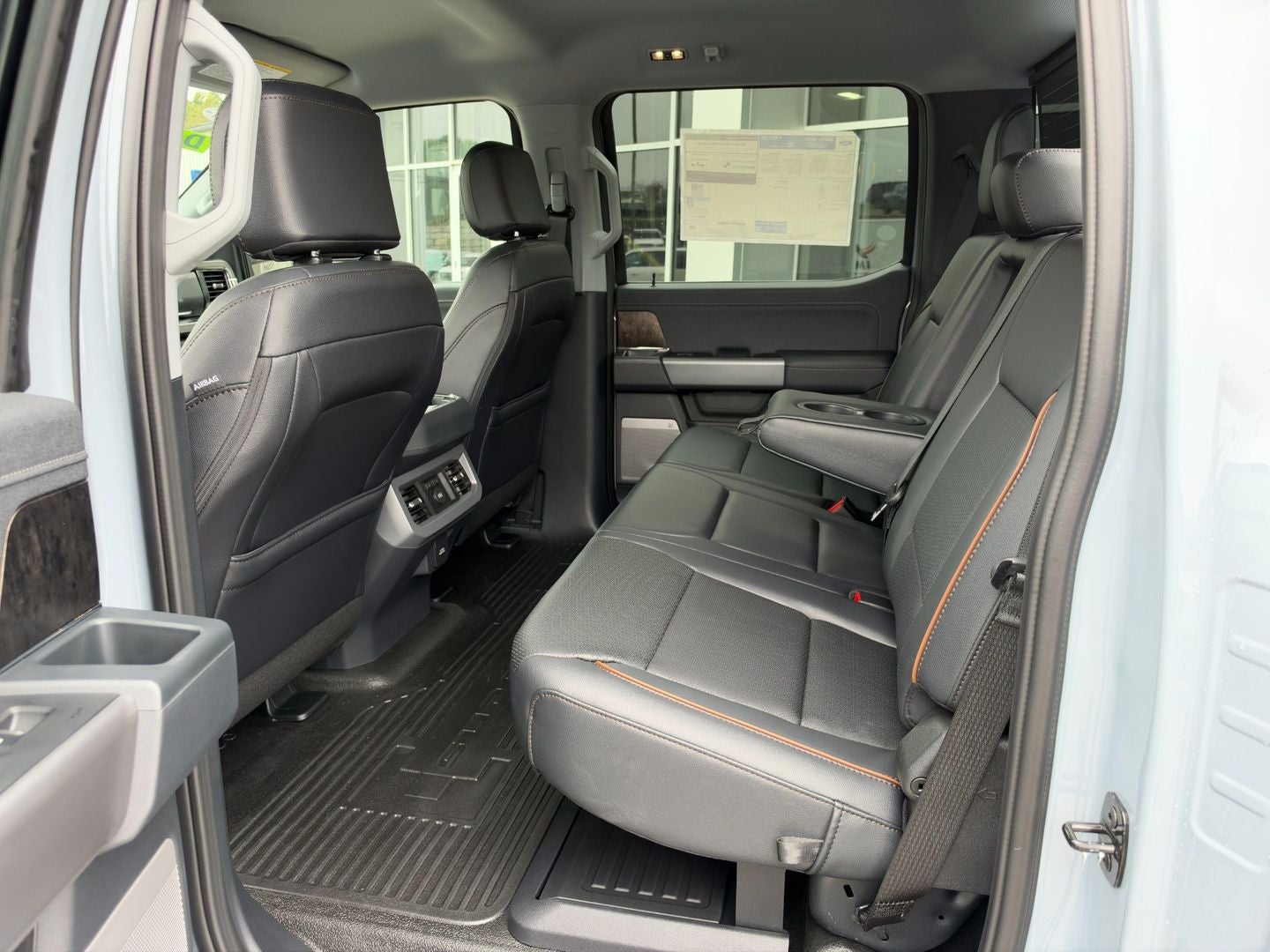 2027 Ford Super Duty F-350 SRW F-350® Lariat®