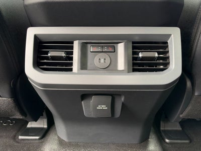2027 Ford Super Duty F-350 SRW F-350® Lariat®