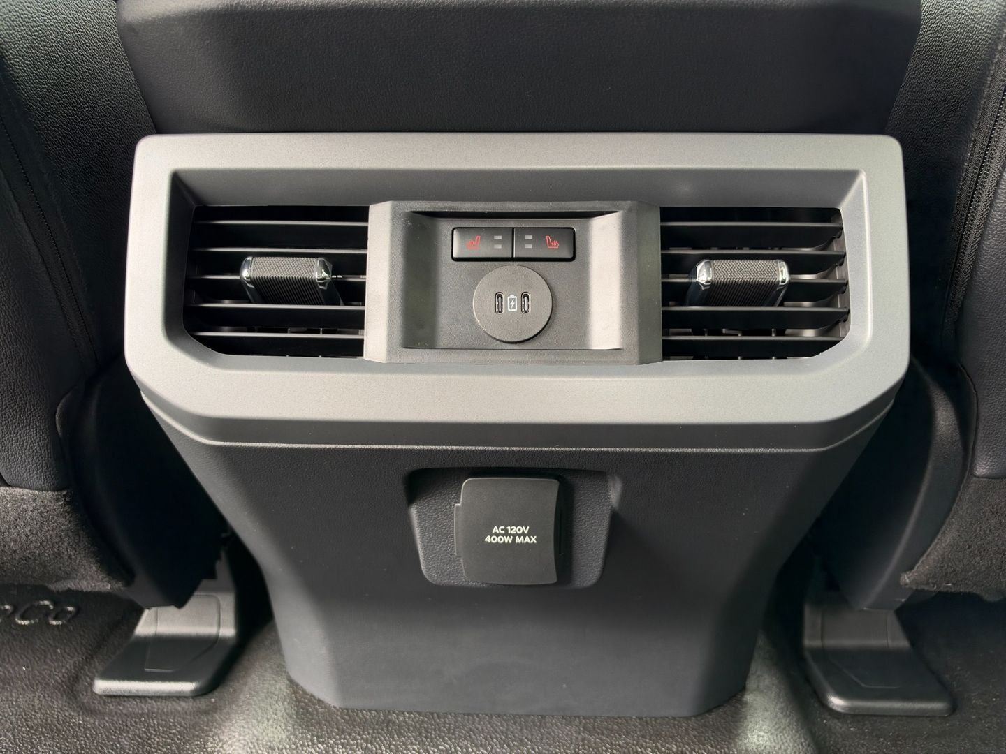2027 Ford Super Duty F-350 SRW F-350® Lariat®